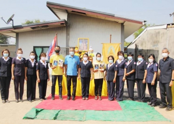 เชิญสิ่งของพระราชทาน มอบให้ผู้ประสบอัคคีภัยที่สุพรรณบุรี